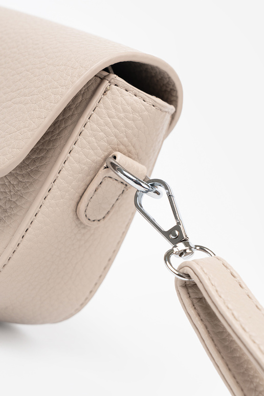 Málá dámska kabelka z ozdobnym Srdcem