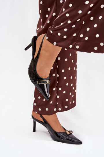 s lakovým efektom Topánky s tenkými podpätkami so zlatými prackami čierna Vivae 2