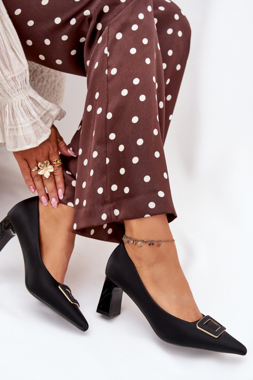 Topánky s podpätkami ozdobiť s prackami čierna Seriva