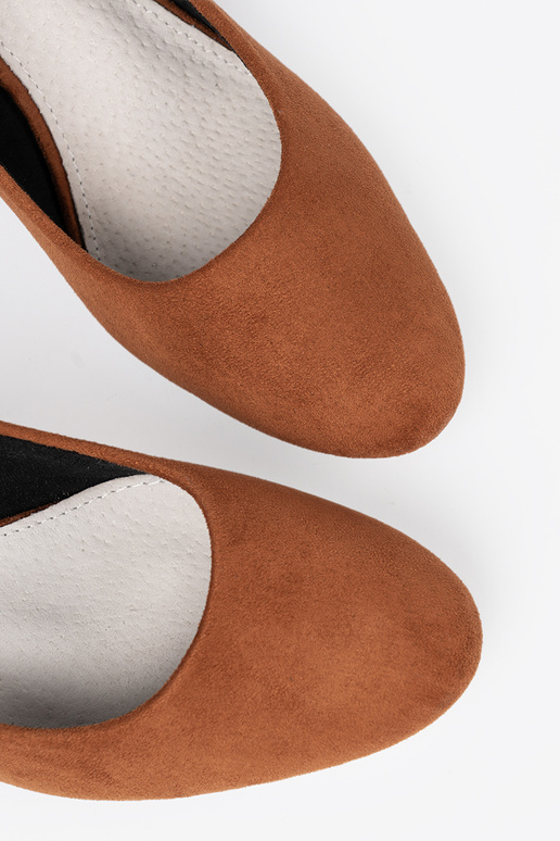 Hnedá farba Vysoké opätky z ozdobnym striebrom obcasem Hnedá farba Vysoké opätky z ozdobnym striebrom obcasem