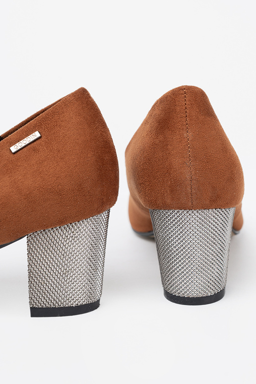 Hnedá farba Vysoké opätky z ozdobnym striebrom obcasem Hnedá farba Vysoké opätky z ozdobnym striebrom obcasem