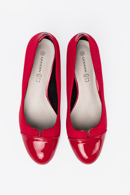 červená Vysoké opätky z lakieroInanym noskiem červená Vysoké opätky z lakieroInanym noskiem