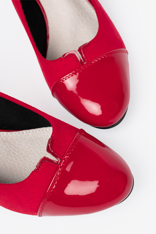 červená Vysoké opätky z lakieroInanym noskiem červená Vysoké opätky z lakieroInanym noskiem