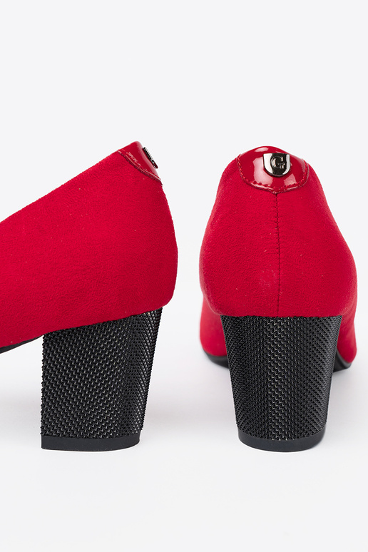 červená Vysoké opätky z lakieroInanym noskiem červená Vysoké opätky z lakieroInanym noskiem