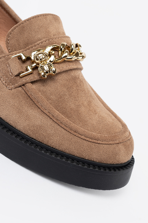 béžová Dámske mokasíny z zlatám łańcuchem.