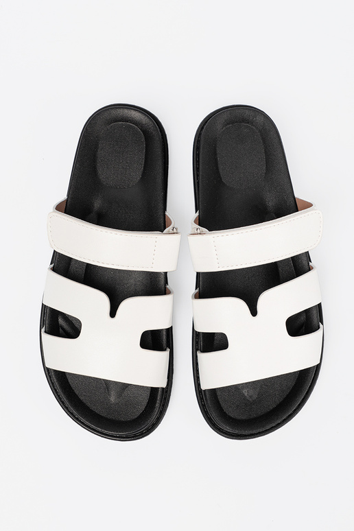 KomfortoIne biela farba papuče s platformou