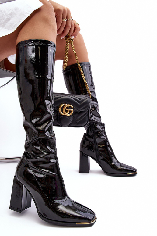 Lakované dlhé čižmy na podpätku... Lakované dlhé čižmy na podpätku...