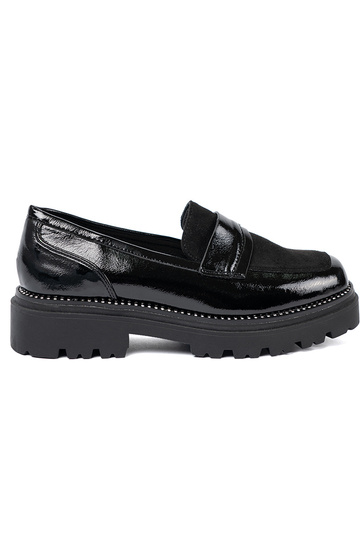 s lakovým efektom Dámske mokasíny s nitmi 2