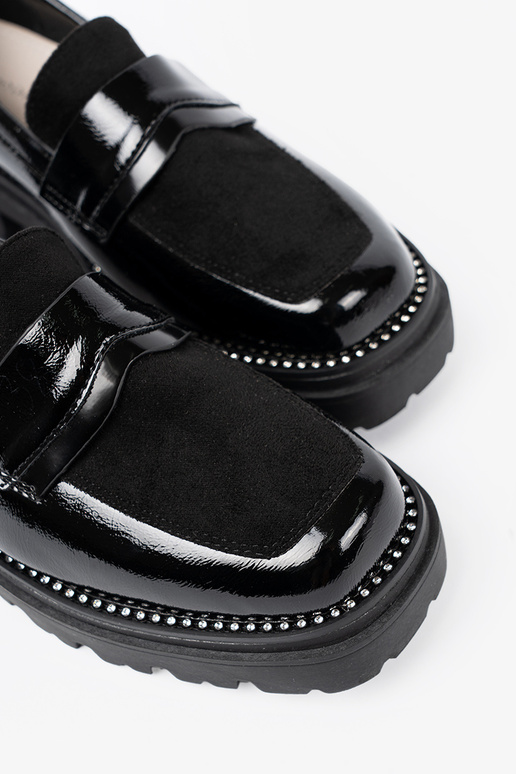 s lakovým efektom Dámske mokasíny s nitmi