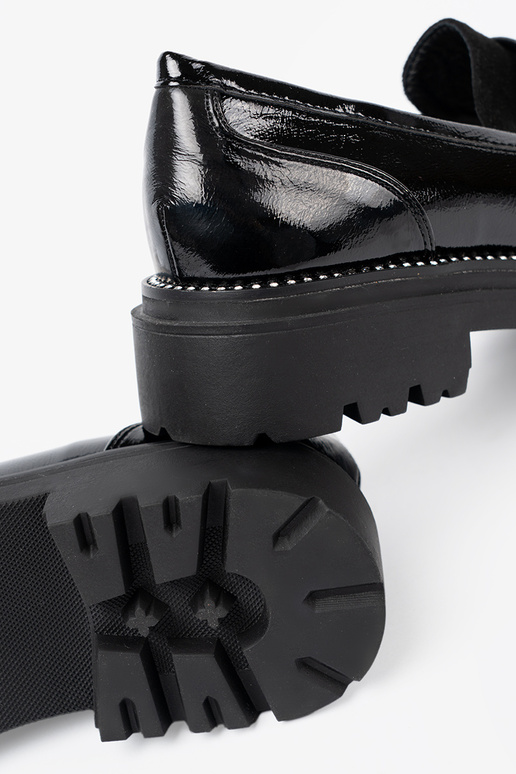 s lakovým efektom Dámske mokasíny s nitmi