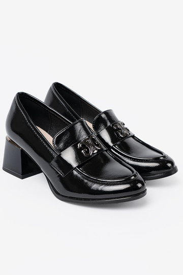 s lakovým efektom topánky ze striebrom zdobieniem