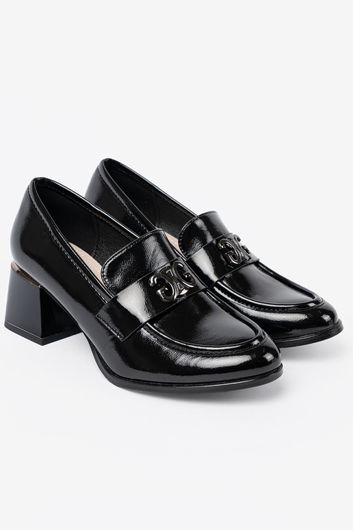 s lakovým efektom topánky ze striebrom zdobieniem