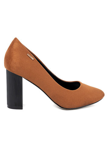 Hnedá farba Vysoké opätky na čiernom stĺpe 2