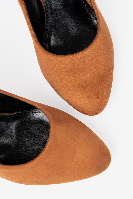 Hnedá farba Vysoké opätky na čiernom stĺpe