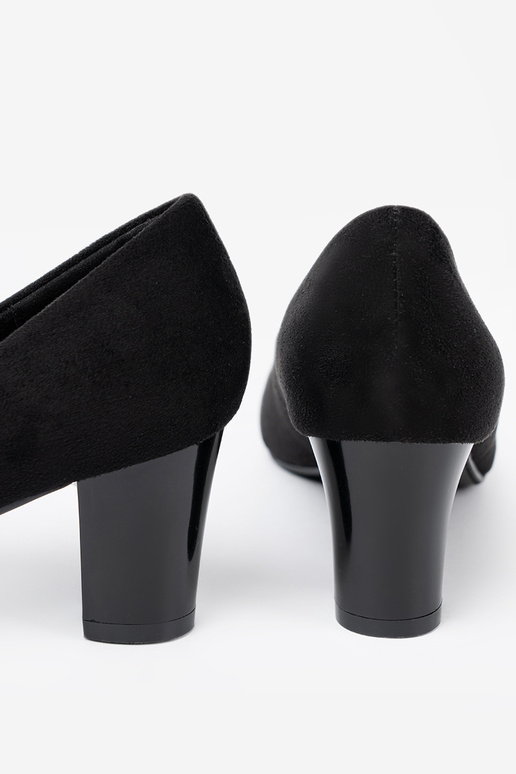 čierna Vysoké opätky z ozdobną broszką z koralikóIn