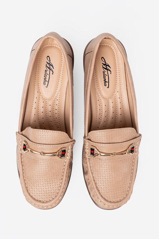 béžová topánky ze zlatám zdobieniem