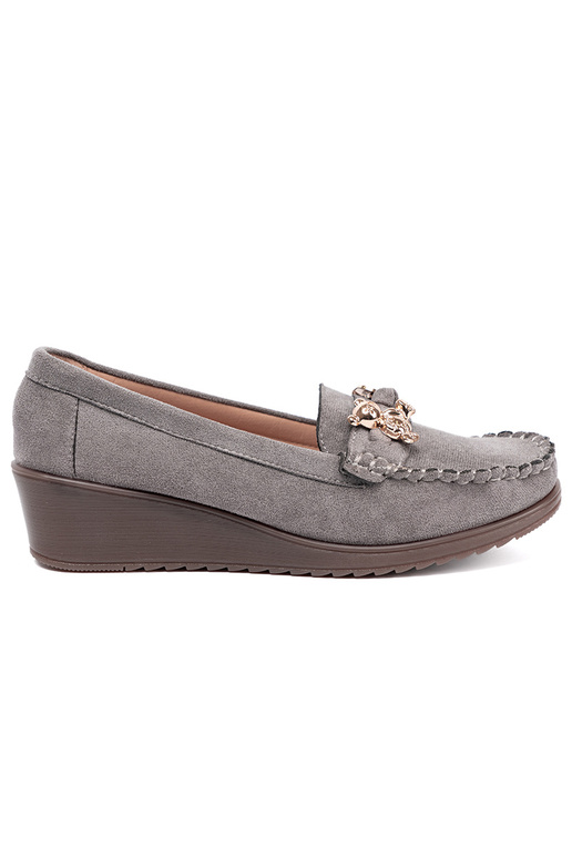 sivá topánky so zlatými detailmi