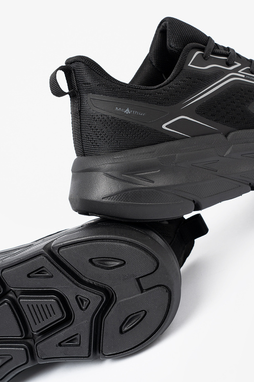 Jednoduché tenisky čierna na hrubej podrážke McArthur