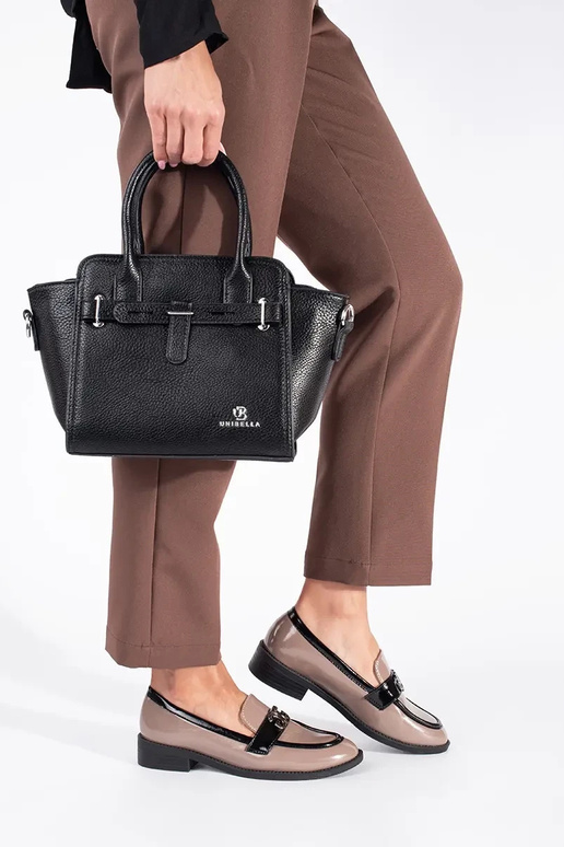 s lakovým efektom béžová-čierna Dámske mokasíny