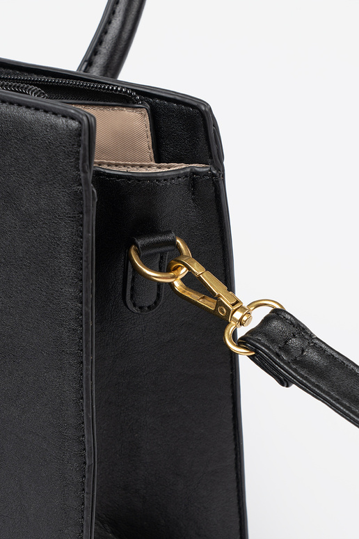 čierna Kabelka s ozdobnou sponou In zlatám kolorze