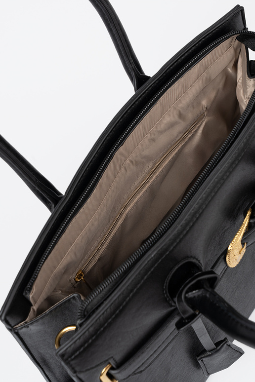 čierna Kabelka s ozdobnou sponou In zlatám kolorze