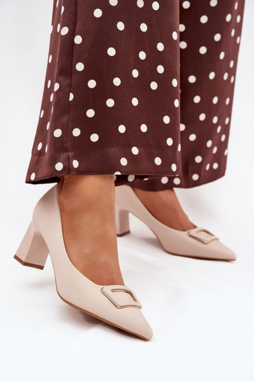 Topánky s podpätkami ozdobiť s prackami béžová Seriva