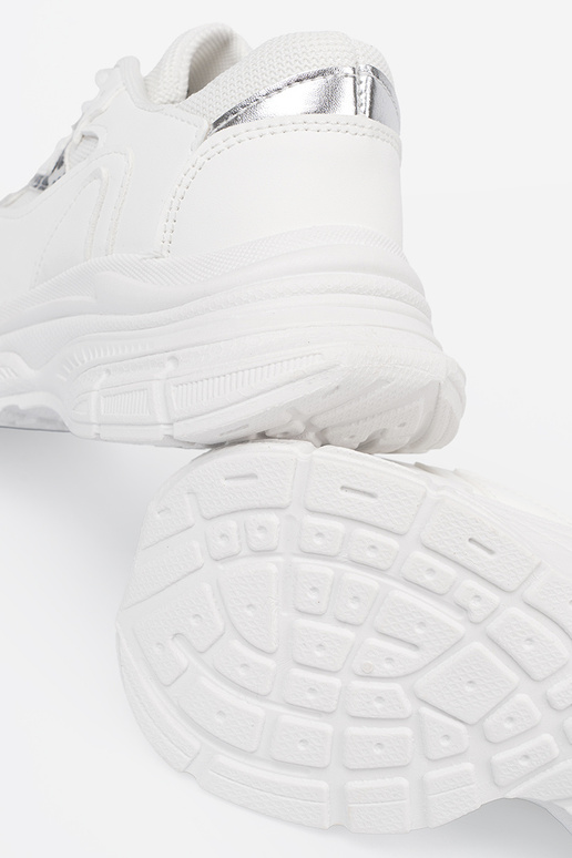 biela farba športové topánky z ozdobnym akcentem