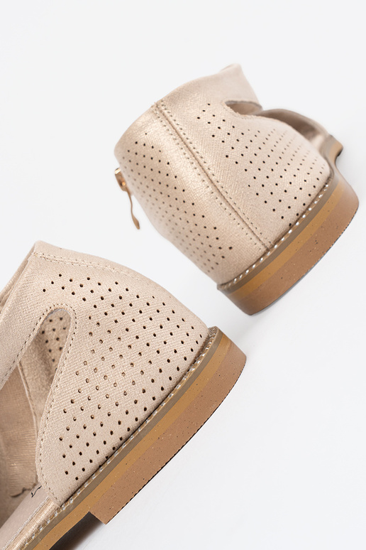 zlatej farby sandále prelamované na rovnej podrážke