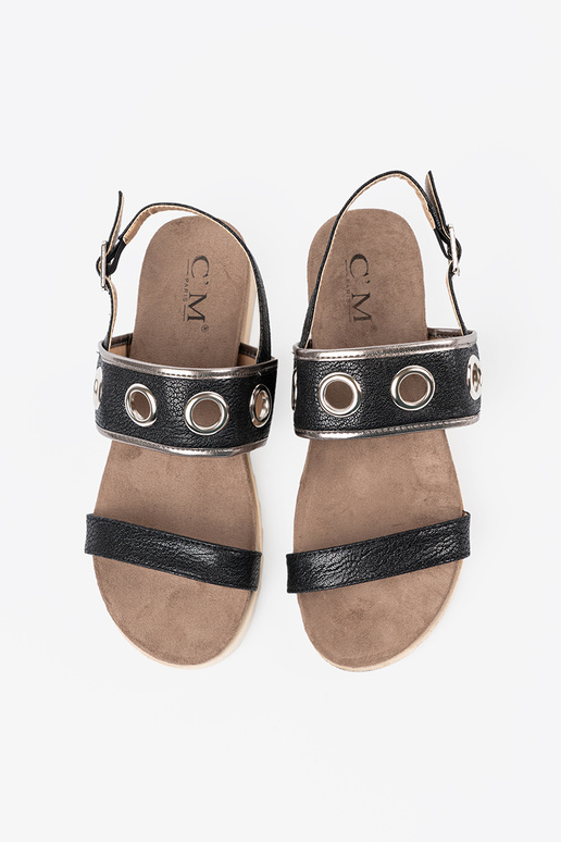 čierna sandále z ozdobnymi metaloInymi kółkami