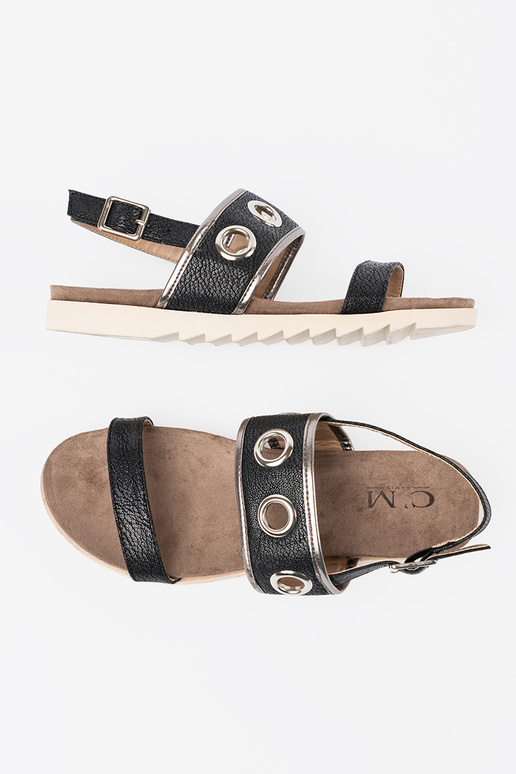 čierna sandále z ozdobnymi metaloInymi kółkami