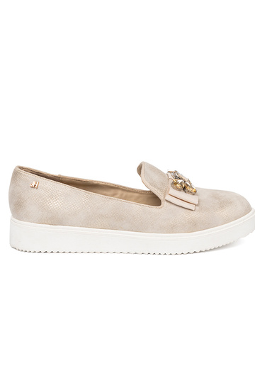 zlatej farby Dámske mokasíny z biżuteryjnym detalem na przodzie 2