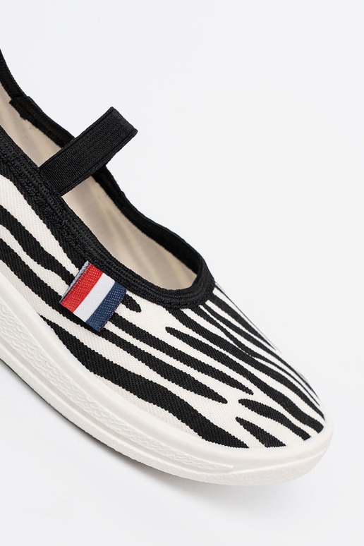 Čierna abiela farba svetlo topánky nazúvanie z motyInem zebry