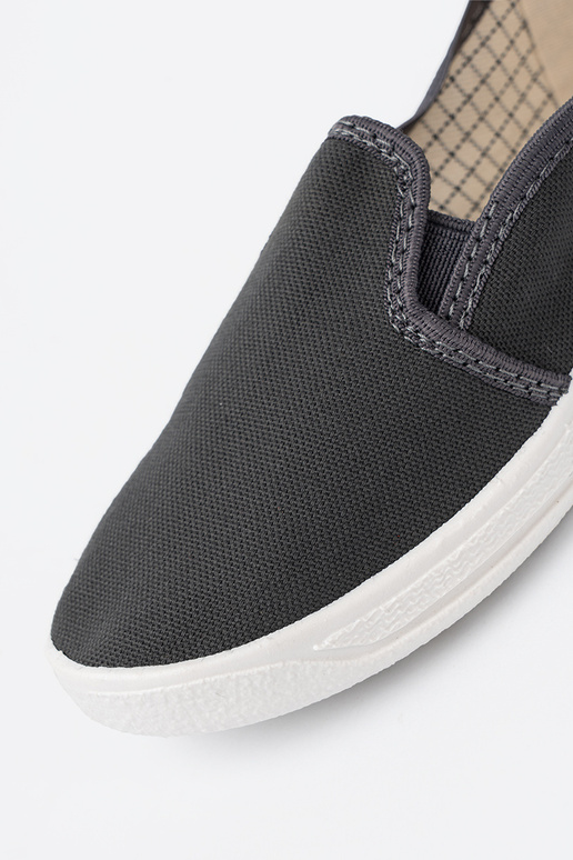 Proste sivá topánky z flexibilnými InstaInkami chlapčenský