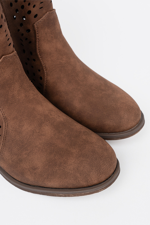 s prvkami prelamovania Hnedá farba čižmy s prvkami prelamovania Hnedá farba čižmy