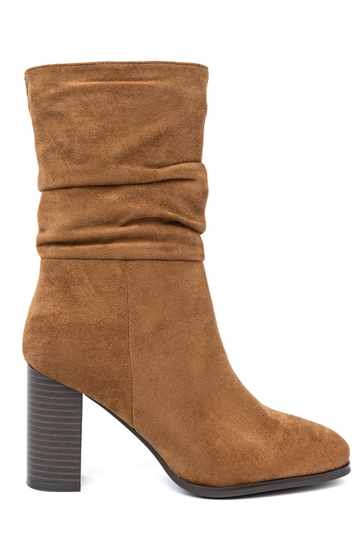 karamelové farby čižmy s volánovým zvrškom i obcasem