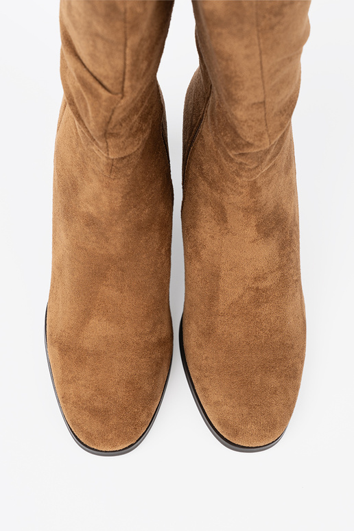 karamelové farby čižmy s volánovým zvrškom i obcasem