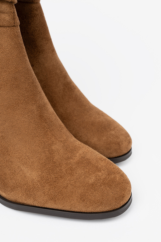 karamelové farby čižmy s volánovým zvrškom i obcasem