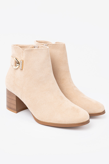 Elegantný štýl čižmy In kolorze jasnego beżu