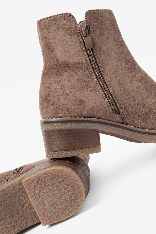 Klasický model tmavébéžová čižmy na stabilnej päte