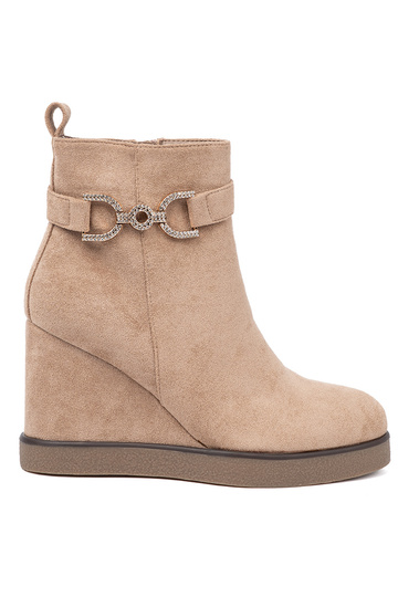 béžová čižmy na kline s ozdobnou sponou 2