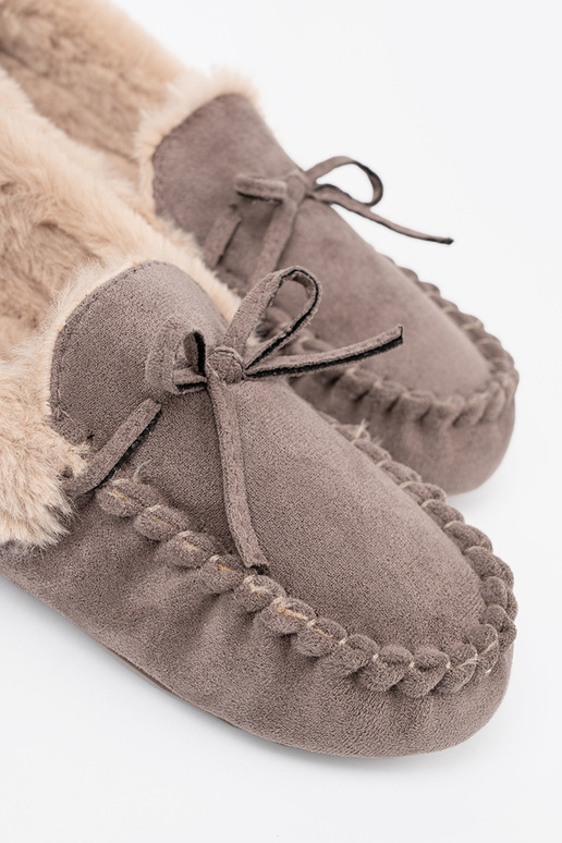 béžová kapcie s lukom i puszystym Innętrzem typu Dámske mokasíny