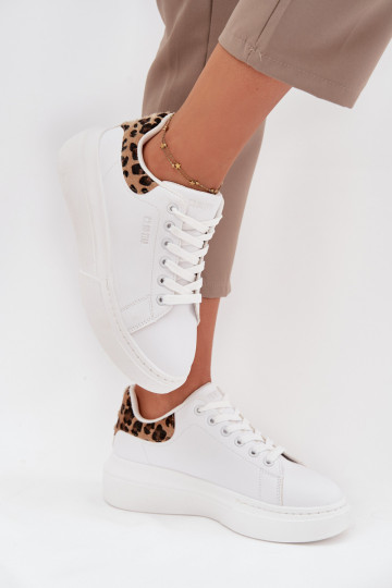 Dámske biele sneakers štýlu topánky s platformou Big Star SS274247 a leopardím kožuchom