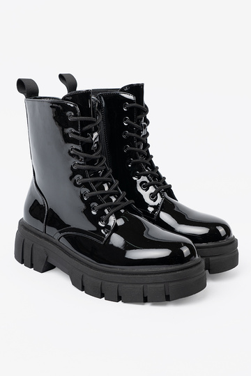 čierna lakované topánky na masyInnej podeszInie