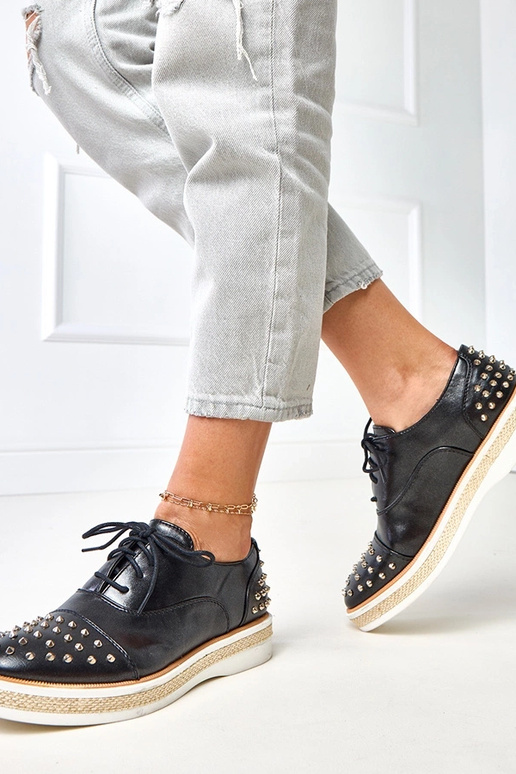 Čierne dámske poltopánky s cvočkami...