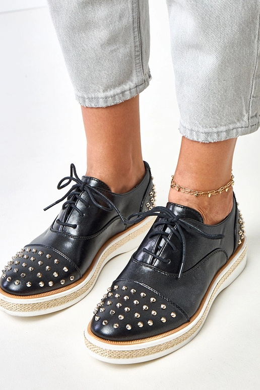 Čierne dámske poltopánky s cvočkami...