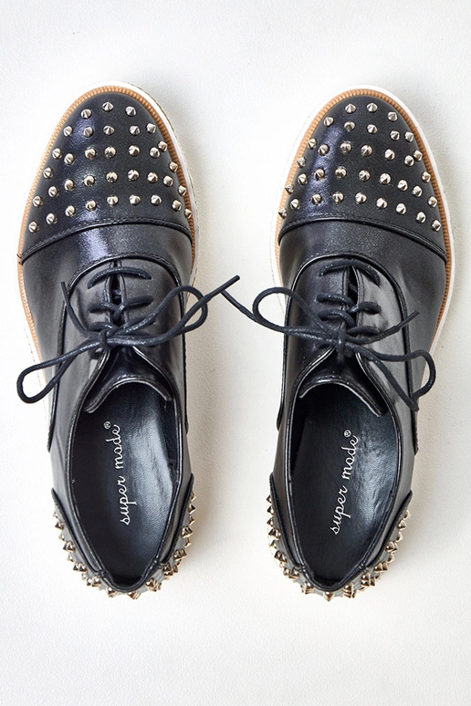 Čierne dámske poltopánky s cvočkami...