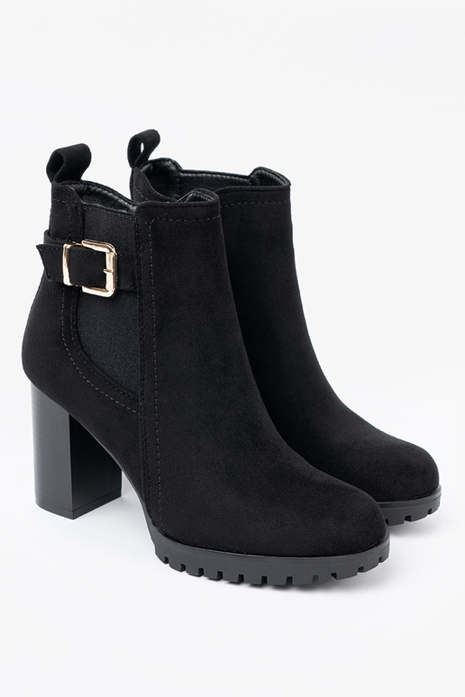 čierna členkové čižmy s ozdobnou sponou