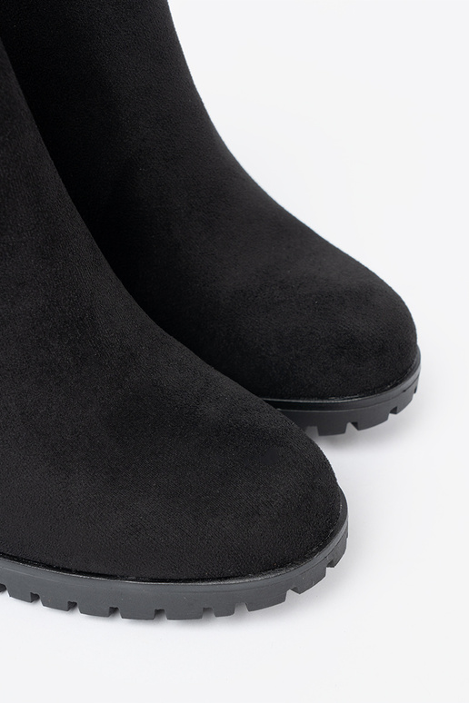 čierna členkové čižmy s ozdobnou sponou