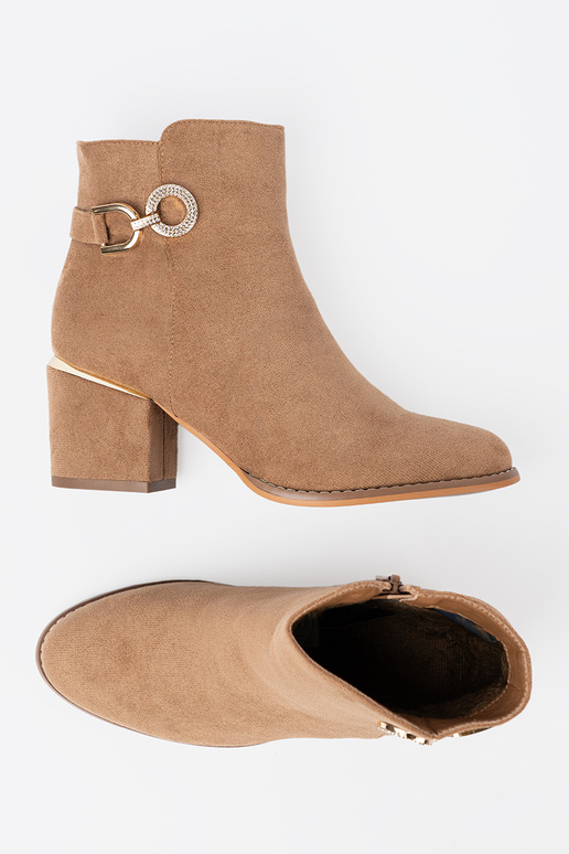 Štýlový čižmy In odcieniu svetlohnedám ze zlatám detalem