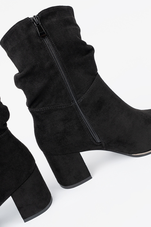 Čižmy zo semišu čierna z eleganckim marszczeniem